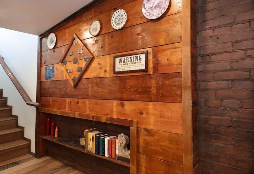 Hotelli The Frenchman Suites