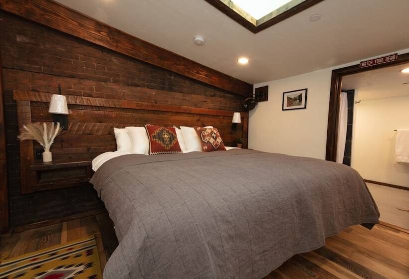 Отель The Frenchman Suites