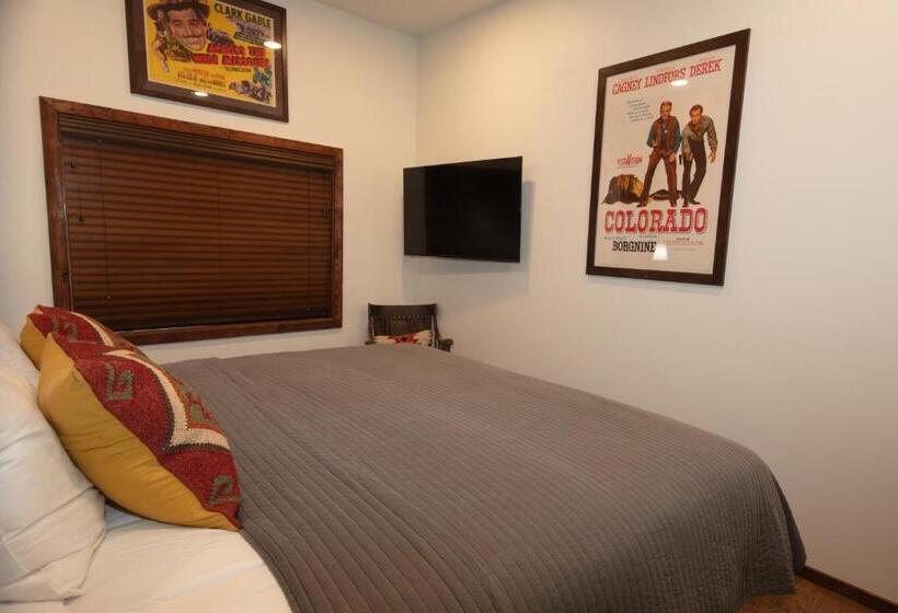 Отель The Frenchman Suites