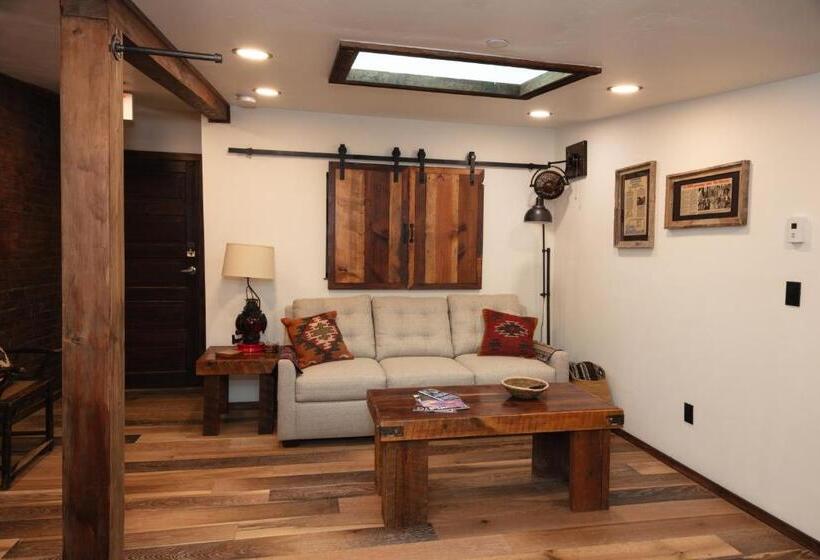 Отель The Frenchman Suites