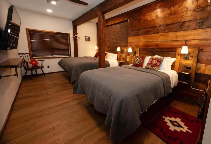 Hotelli The Frenchman Suites