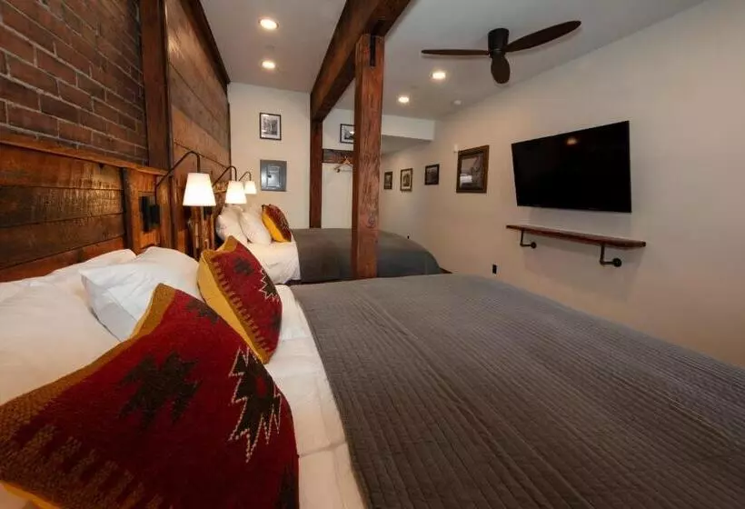 Hotelli The Frenchman Suites