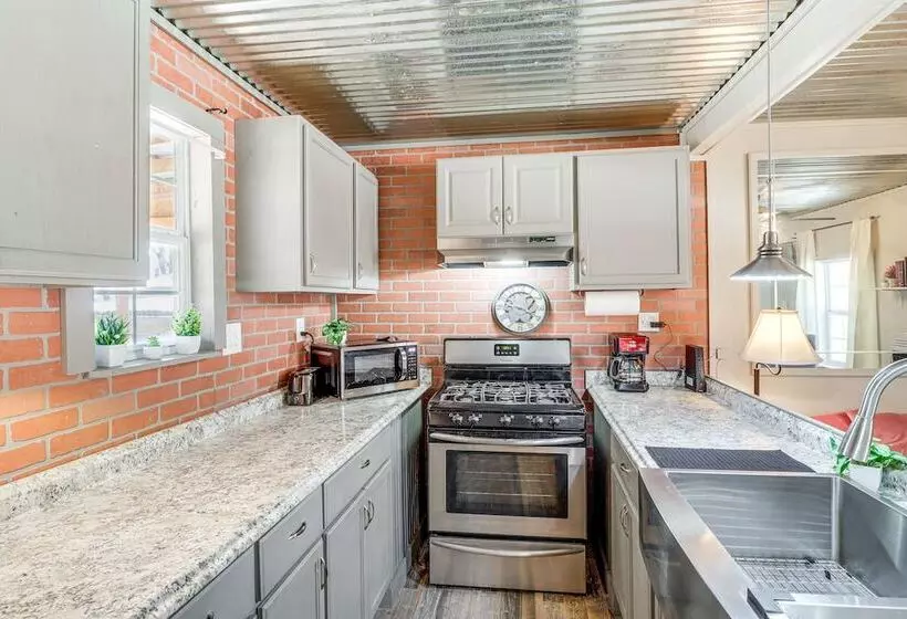 Jasper Cabin W/ Fire Pit, Grill & Mountain Views!