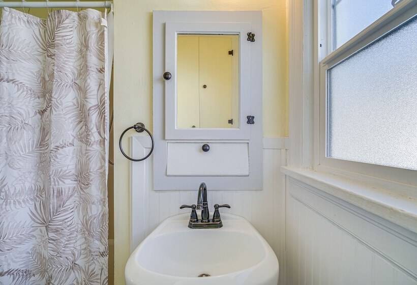 Klamath Falls Home W/ Deck ~ 1 Mi To Downtown