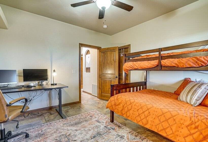 Las Cruces Home W/ Mountain Views & Private Pool!