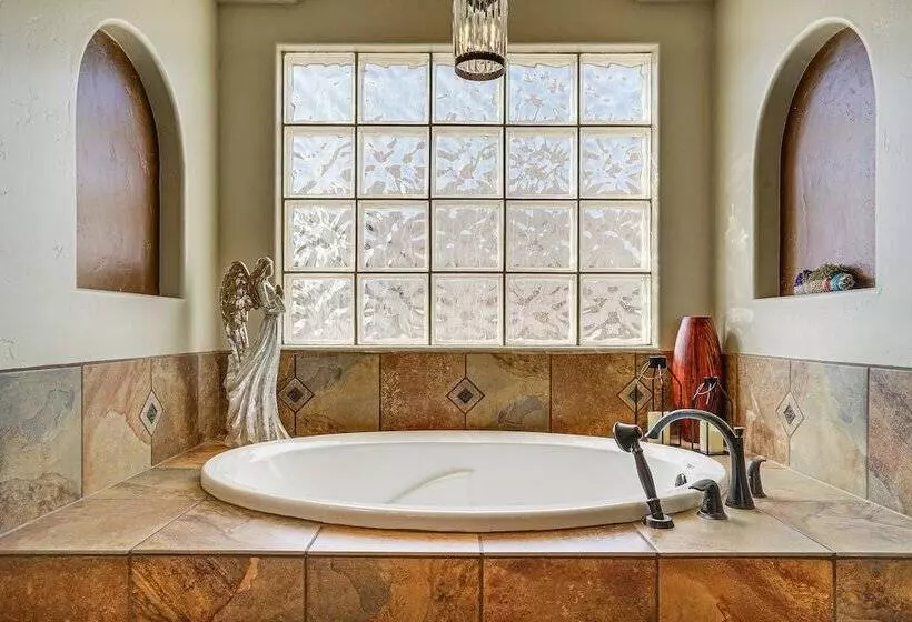 Las Cruces Home W/ Mountain Views & Private Pool!