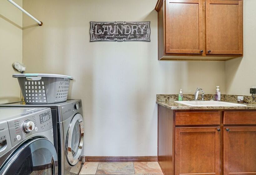 Las Cruces Home W/ Mountain Views & Private Pool!