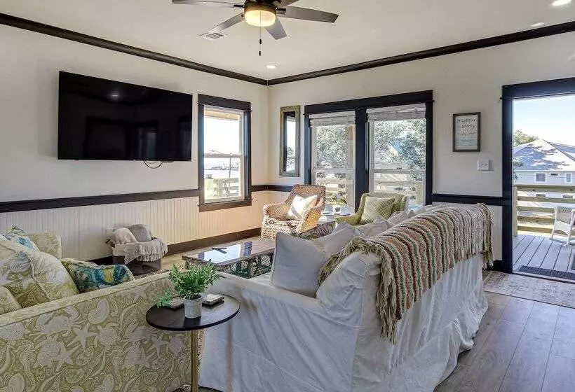 Long Beach House W/ Charcoal Grill: Steps To Shore