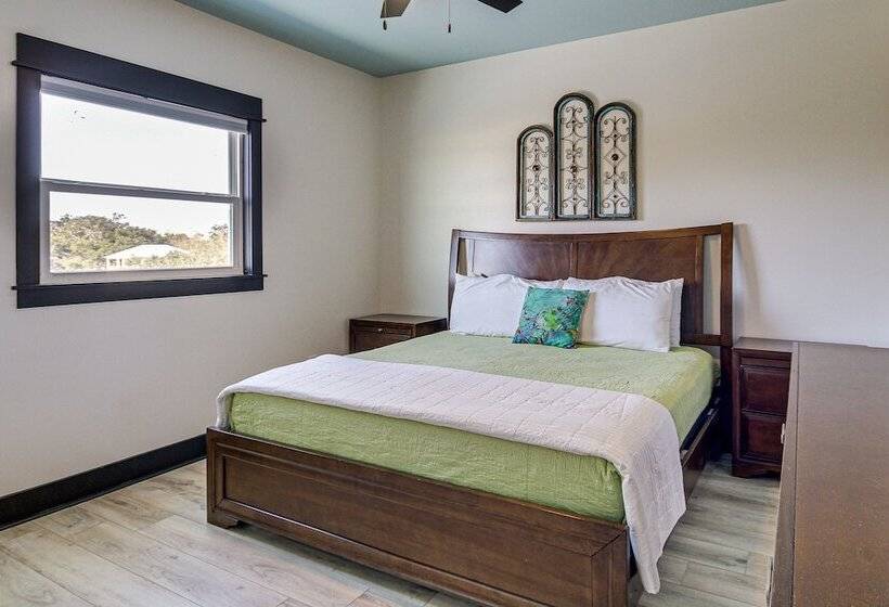 Long Beach House W/ Charcoal Grill: Steps To Shore