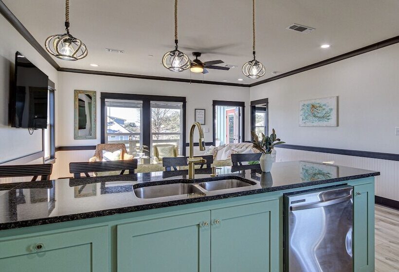 Long Beach House W/ Charcoal Grill: Steps To Shore