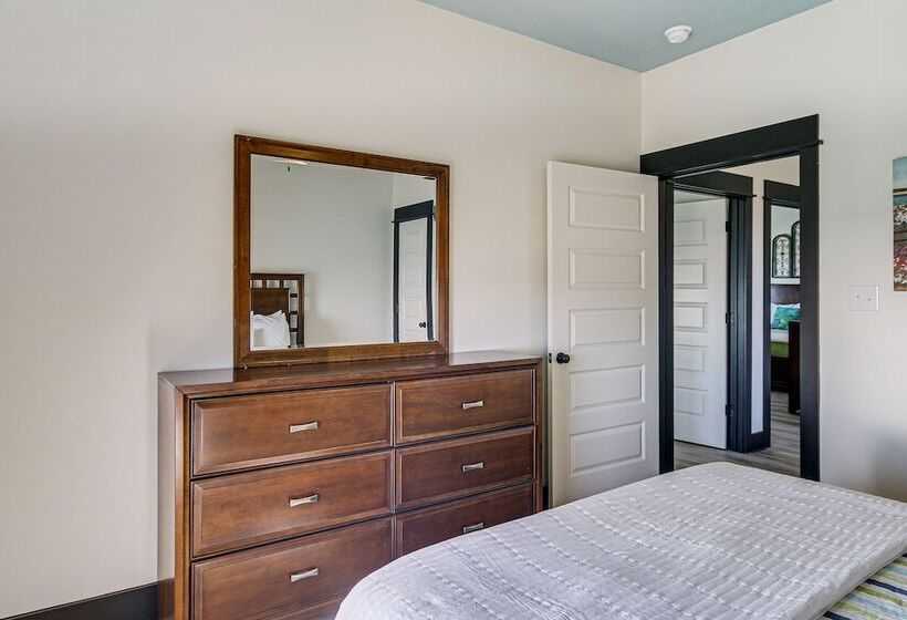 Long Beach House W/ Charcoal Grill: Steps To Shore