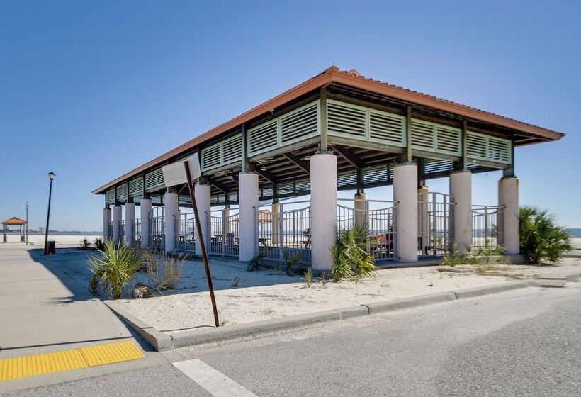 Long Beach House W/ Charcoal Grill: Steps To Shore