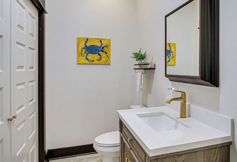 Long Beach House W/ Charcoal Grill: Steps To Shore