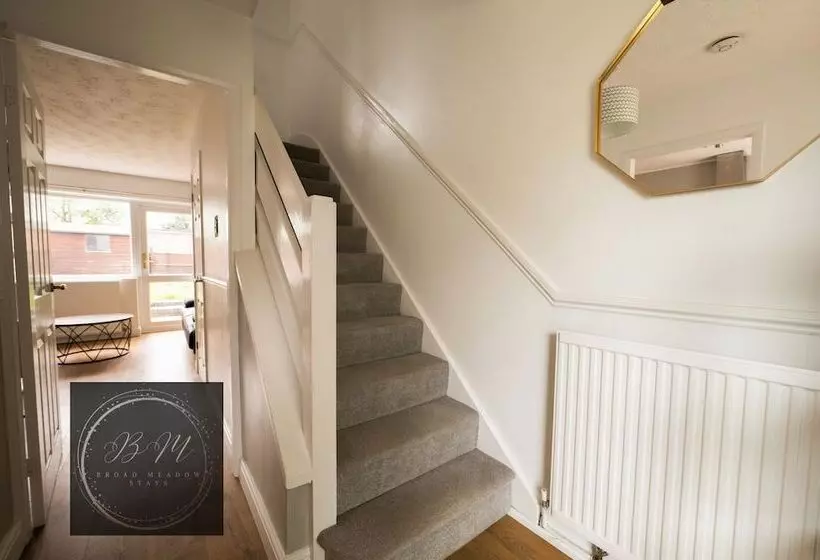 اقامتگاه Popular Contractor 2 Bed House In Lincoln