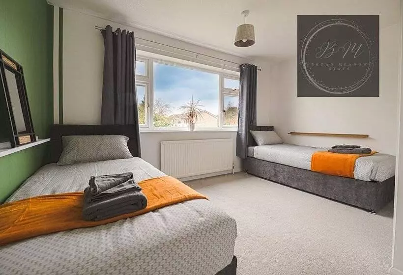 اقامتگاه Popular Contractor 2 Bed House In Lincoln