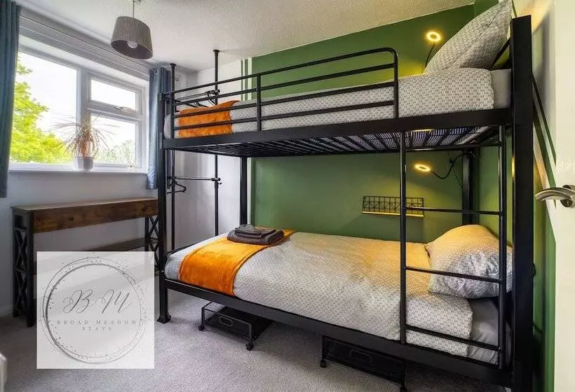 اقامتگاه Popular Contractor 2 Bed House In Lincoln