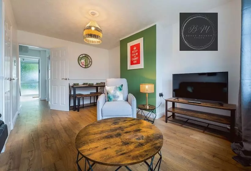 اقامتگاه Popular Contractor 2 Bed House In Lincoln