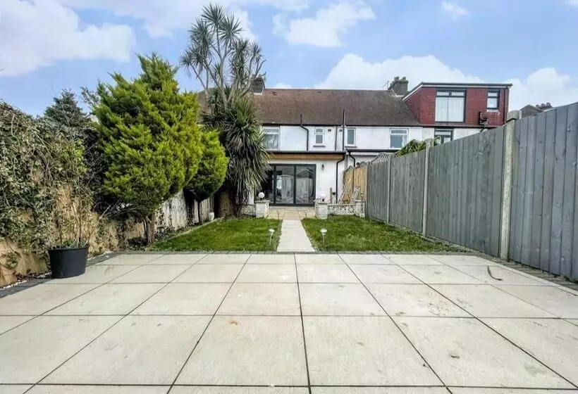 Residenssi Spacious 3 Bed House In Brighton With Parking