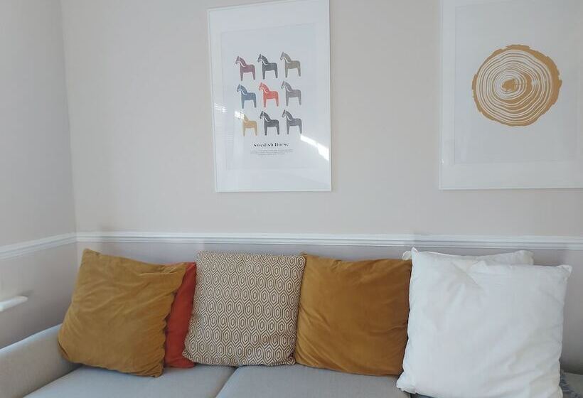 Резиденция Spacious 3 Bed House In Brighton With Parking