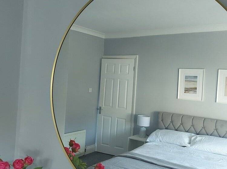 Резиденция Spacious 3 Bed House In Brighton With Parking