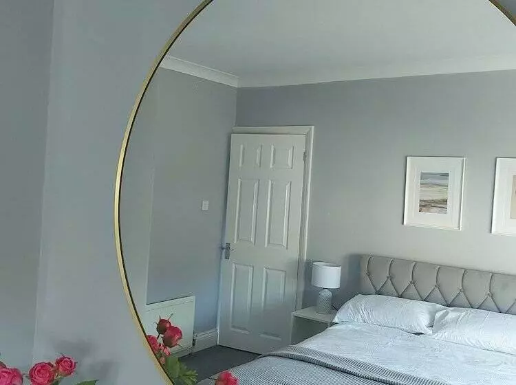 Residenssi Spacious 3 Bed House In Brighton With Parking