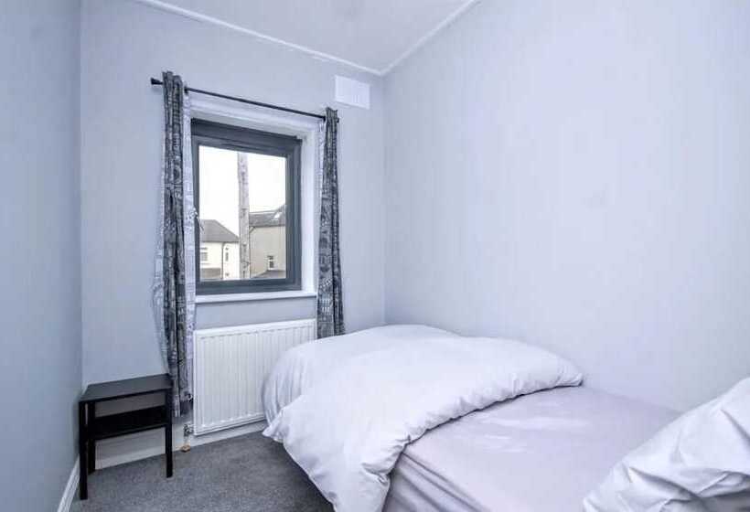 Резиденция Spacious 3 Bed House In Brighton With Parking