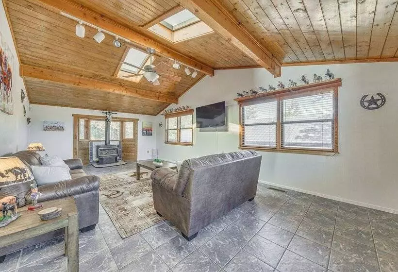 Ruidoso Cabin W/ Deck ~ 1 Mi To Midtown!