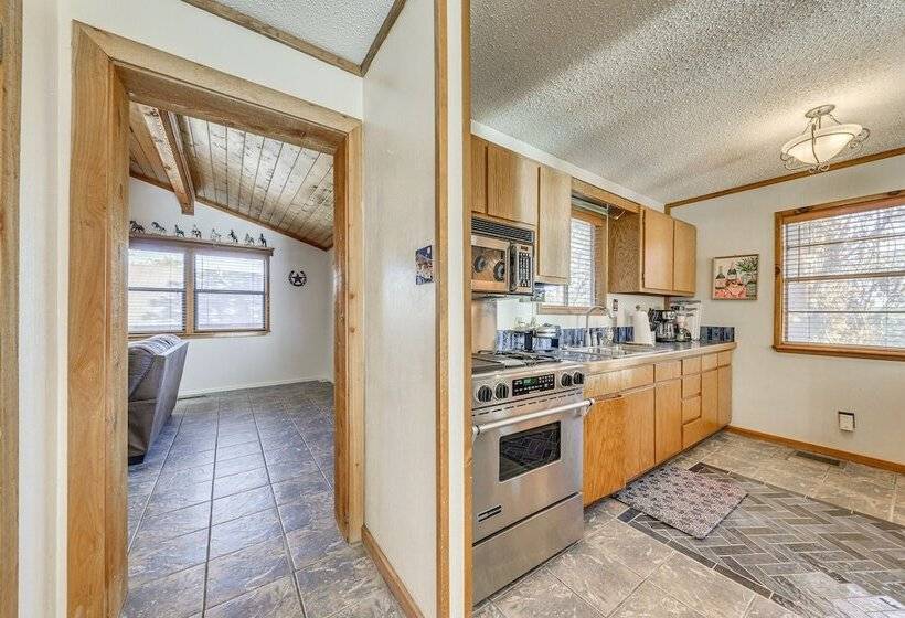 Ruidoso Cabin W/ Deck ~ 1 Mi To Midtown!