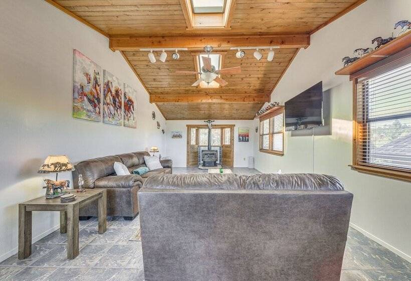 Ruidoso Cabin W/ Deck ~ 1 Mi To Midtown!