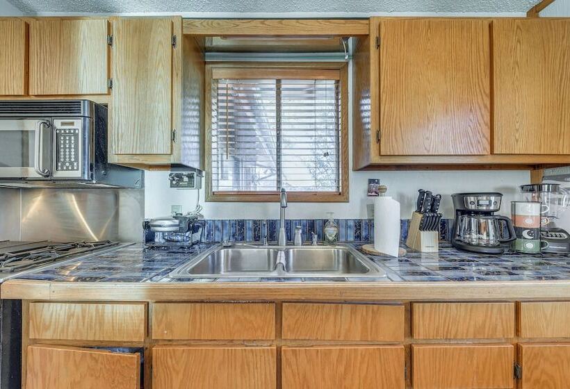 Ruidoso Cabin W/ Deck ~ 1 Mi To Midtown!