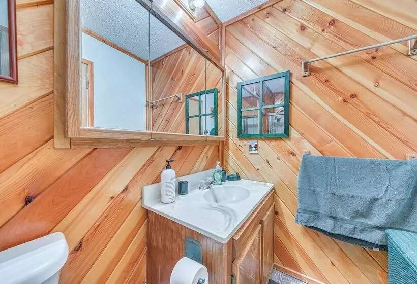 Ruidoso Cabin W/ Deck ~ 1 Mi To Midtown!