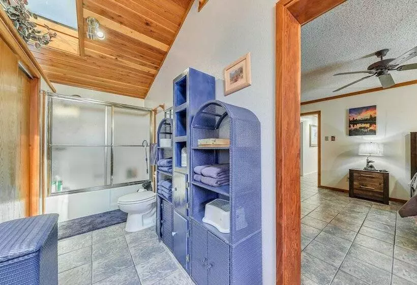 Ruidoso Cabin W/ Deck ~ 1 Mi To Midtown!