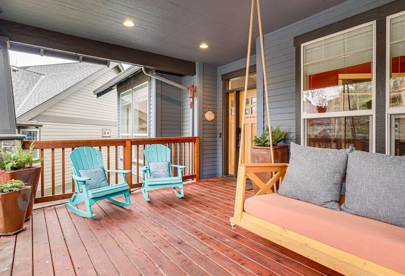 Silverton Home W/ View, 2 Mi To Oregon Garden!