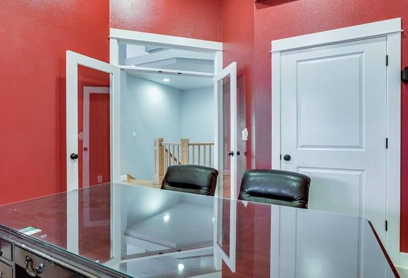 Silverton Home W/ View, 2 Mi To Oregon Garden!