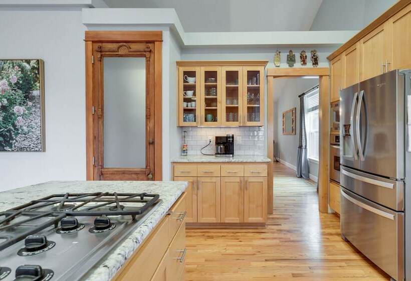 Silverton Home W/ View, 2 Mi To Oregon Garden!