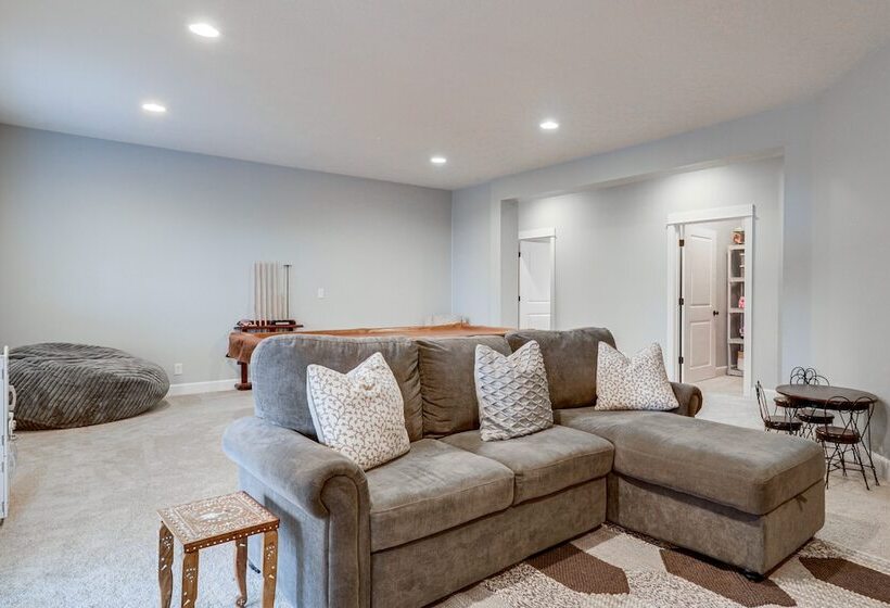 Silverton Home W/ View, 2 Mi To Oregon Garden!