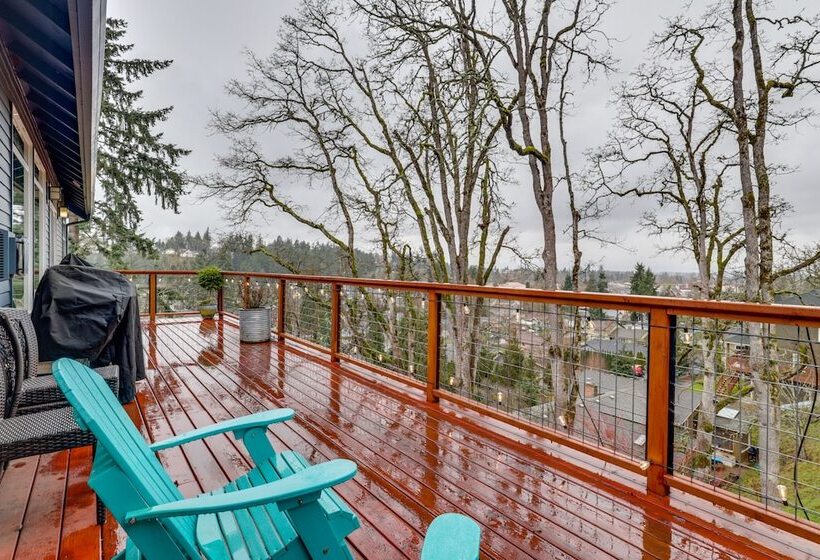 Silverton Home W/ View, 2 Mi To Oregon Garden!