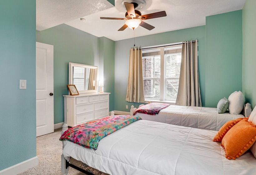 Silverton Home W/ View, 2 Mi To Oregon Garden!