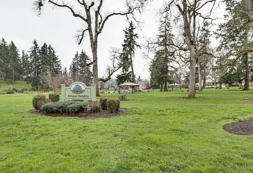 Silverton Home W/ View, 2 Mi To Oregon Garden!