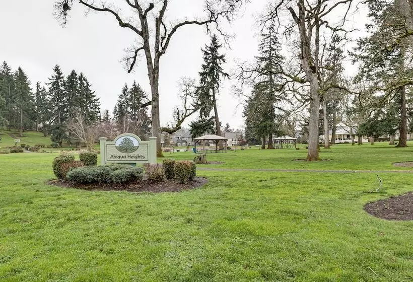 Silverton Home W/ View, 2 Mi To Oregon Garden!