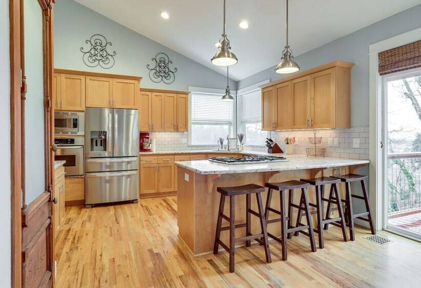 Silverton Home W/ View, 2 Mi To Oregon Garden!