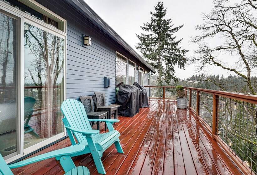 Silverton Home W/ View, 2 Mi To Oregon Garden!