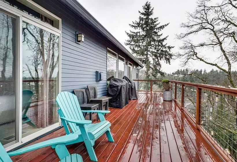 Silverton Home W/ View, 2 Mi To Oregon Garden!