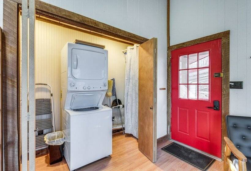 Smoky Mountain Cabin W/ Fire Pit & Stunning Views!