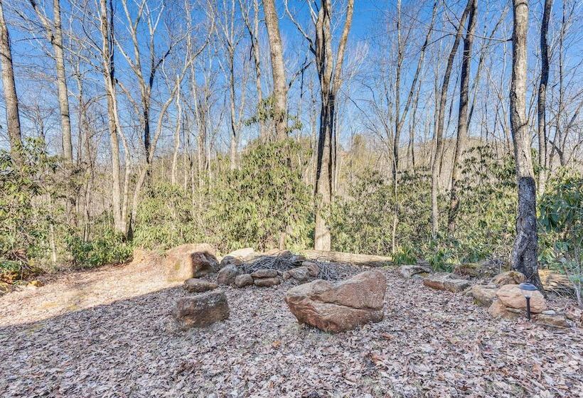 Smoky Mountain Cabin W/ Fire Pit & Stunning Views!