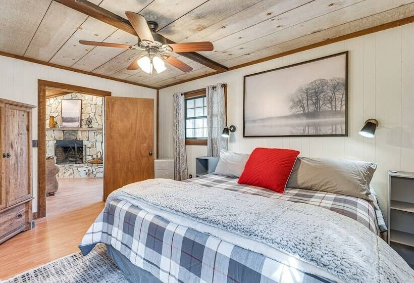 Smoky Mountain Cabin W/ Fire Pit & Stunning Views!