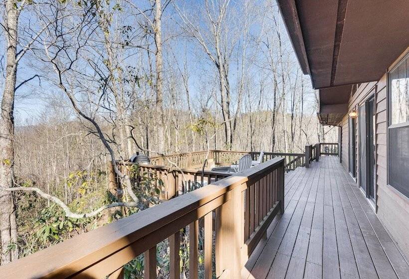 Smoky Mountain Cabin W/ Fire Pit & Stunning Views!