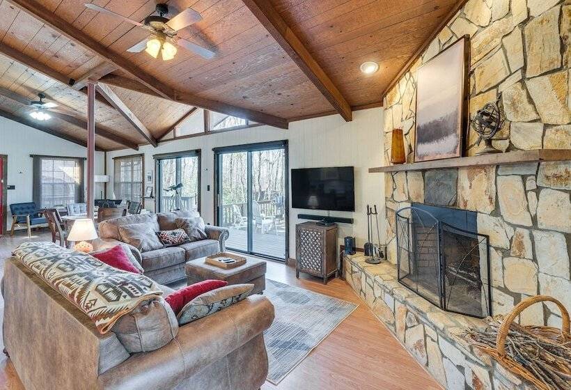 Smoky Mountain Cabin W/ Fire Pit & Stunning Views!