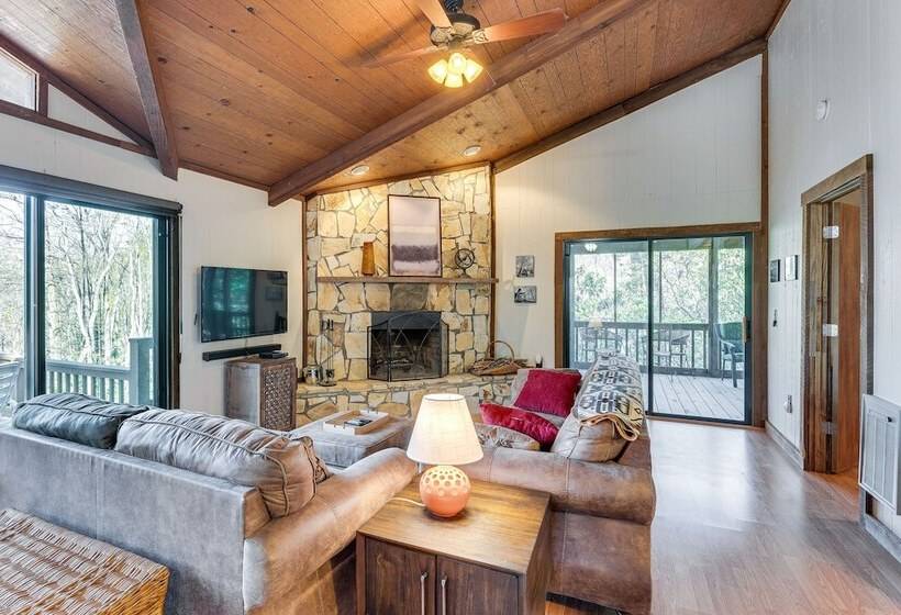 Smoky Mountain Cabin W/ Fire Pit & Stunning Views!