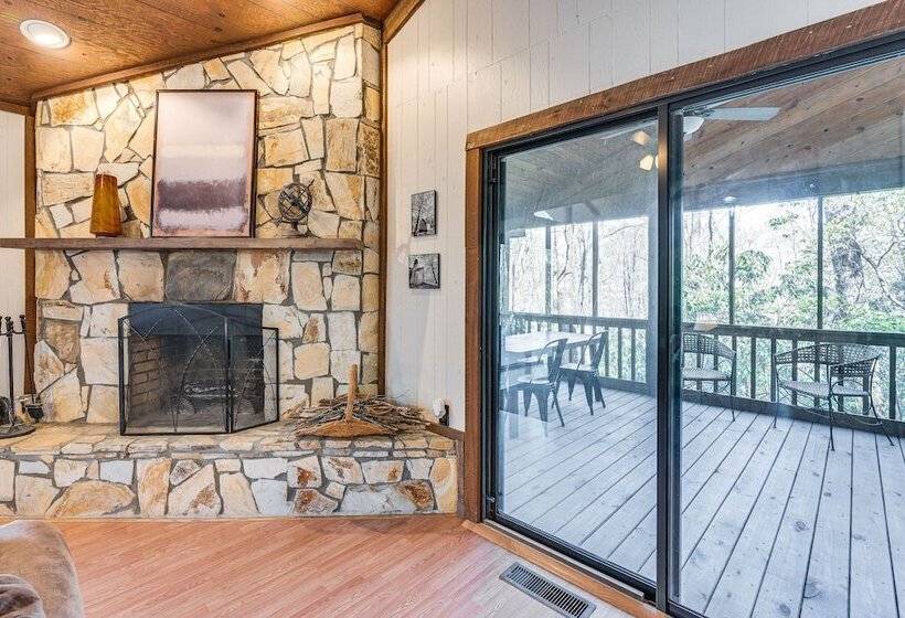 Smoky Mountain Cabin W/ Fire Pit & Stunning Views!